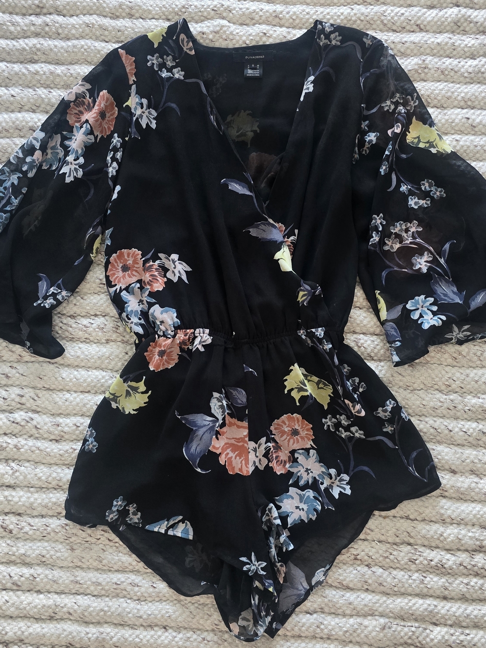 OLIVACEOUS Black Floral Long Bell Sleeve Shorts Romper Size SMALL